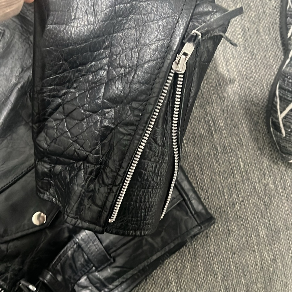 Leather jacket - Picture 4 of 7